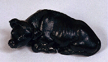 Itto wood netsuke - A rare ebony netsuke of a reclining cow, late 18th century.  Signed: Itto.